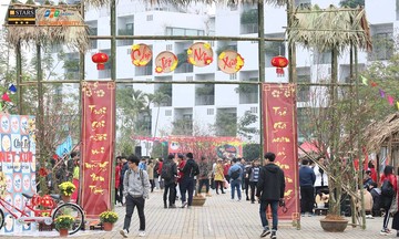 Sinh viên FPT náo nức đi chợ Tết Hòa Lạc