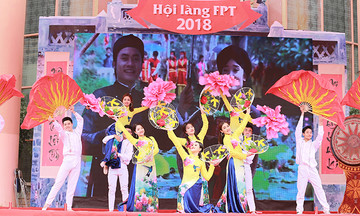 Màn múa 'Việt Nam ơi'' tại Hội làng FPT Hà Nội