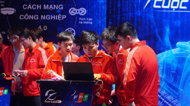 <p class="Normal" style="text-align:justify;"> Các thí sinh lọt bán kết được cung cấp mã nguồn mở về xử lý ảnh và điều khiển xe giúp phát hiện được đường biên của đường, trả về giao điểm của hai đường, phát hiện các vật cản và độ sâu của vật, chỉnh góc quay, tốc độ, hướng chạy...</p> <p class="Normal" style="text-align:justify;"> Cuộc đua số 2017-2018 là cuộc thi lập trình công nghệ xe tự hành dành cho sinh viên đại học trên cả nước. Trận bán kết của cuộc thi dự kiến diễn ra trong tháng 3 để chọn ra 8 đội xuất sắc vào thi đấu tại trận chung kết.</p>