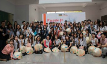 Sinh viên quốc tế đến ĐH FPT giao lưu văn hoá