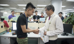 TGĐ FPT bất ngờ mang quà đến tặng nhân viên