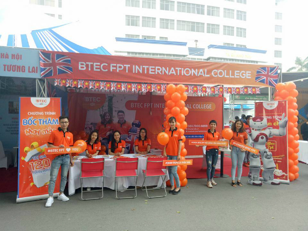 BTEC FPT nổi bật tại Ngày hội Tuyển sinh bằng sắc cam rực rỡ, năng động, trẻ trung đúng với hình ảnh của ngôi trường đào tạo quốc tế hiện đại.