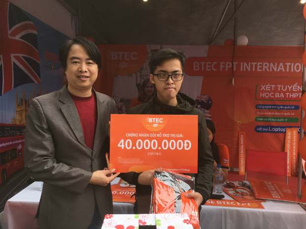 Đặc biệt, BTEC FPT tổ chức Bốc thăm may mắn trúng thưởng với các gói hỗ trợ từ10 triệu đến 50 triệu, tổng giá trị các giải thưởng lên tới 120 triệu đồng.