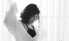 Thần thái cuốn hút của 'Hằng Begin' trong bộ ảnh đen trắng