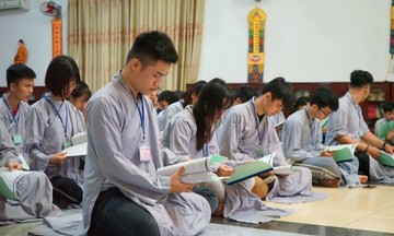 ĐH FPT giúp sinh viên 'Thắp sáng nguồn tâm' nơi cửa Phật