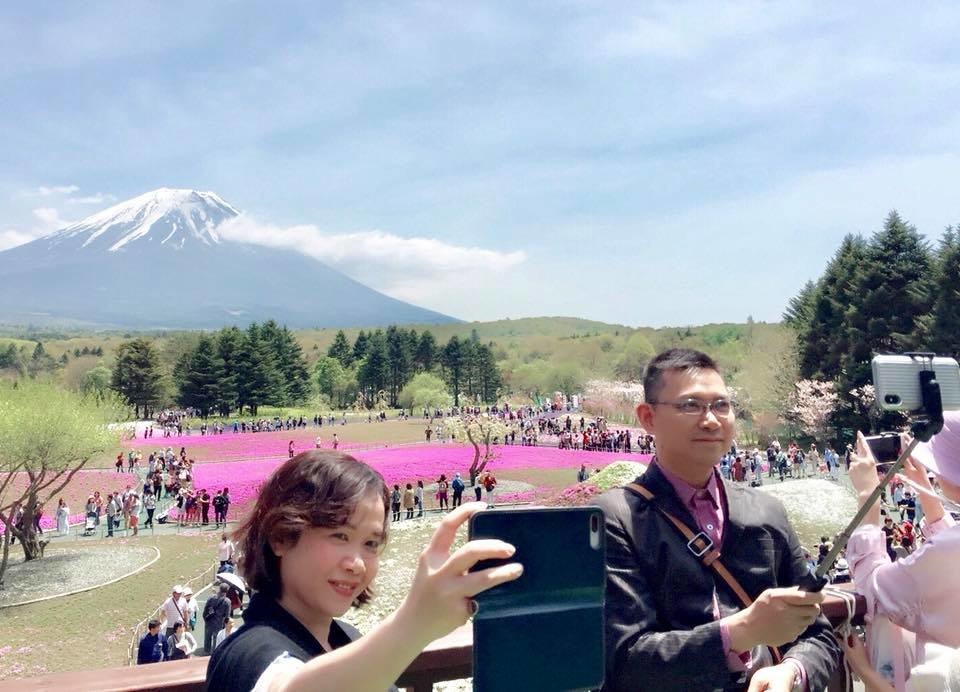 <p> Chị Phạm Quỳnh Như, Trưởng phòng Nhân sự FPT Japan, đã có những ngày nghỉ tuyệt vời bên gia đình. Nhà chị chọn núi Phú Sĩ - một địa danh nổi tiếng của Nhật Bản - để tham quan và du lịch. </p>
