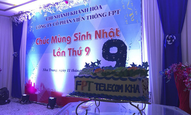 <p style="text-align:justify;"> Ngày 11/5, FPT Telecom chi nhánh Khánh Hòa đã tổ chức tiệc sinh nhật mừng 9 tuổi với sự tham gia của gần 200 cán bộ, nhân viên. Đây là dịp 'Cáo' Khánh Hòa còn nhìn lại chặng đường phát triển đã qua và hướng tới mục tiêu cao hơn trong kinh doanh.</p>