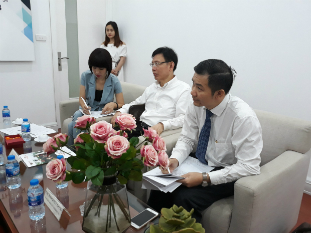 Hội đồng giám khảo phỏng vấn trực tiếp các ứng viên Hà Nội lần lượt từ phải qua: anh Đinh Quyết Thắng, GĐ khu vực Diebold VN