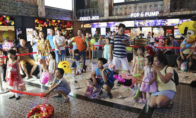 <p class="Normal" style="text-align:justify;"> Ngày 2/6, 300 em nhỏ nhà Phần mềm FPT Đà Nẵng được trải nghiệm nhiều hoạt động vui chơi tại khu vui chơi Helio Center, đường 2 tháng 9, quận Hải Châu.</p>