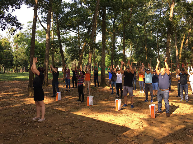 <p> Có mặt tại Sơn Tinh Camp vào lúc 8h30 sáng, 40 thành viên hào hứng chuẩn bị cho các hoạt động teambuilding do ban tổ chức sắp xếp.</p>