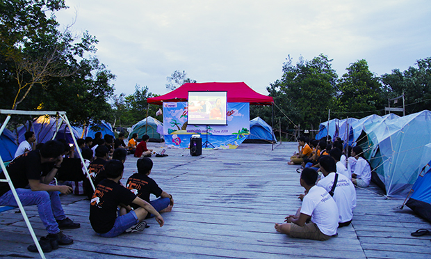 <p class="Normal" style="text-align:justify;"> Tối ngày 16/6, chi nhánh Opennet Siem Reap tổ chức lễ kỷ niệm sinh nhật lần thứ 5 (17/6/2013 - 17/6/2018) tại khu du lịch Kdat Sanaka, <span>tỉnh Kampot, Campuchia. Lễ kỷ niệm có sự hiện diện của lãnh đạo Opennet và toàn thể CBNV chi nhánh. </span></p>
