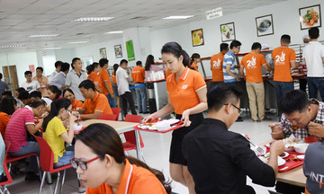 Canteen Tân Thuận quá tải khi đổi nhà thầu