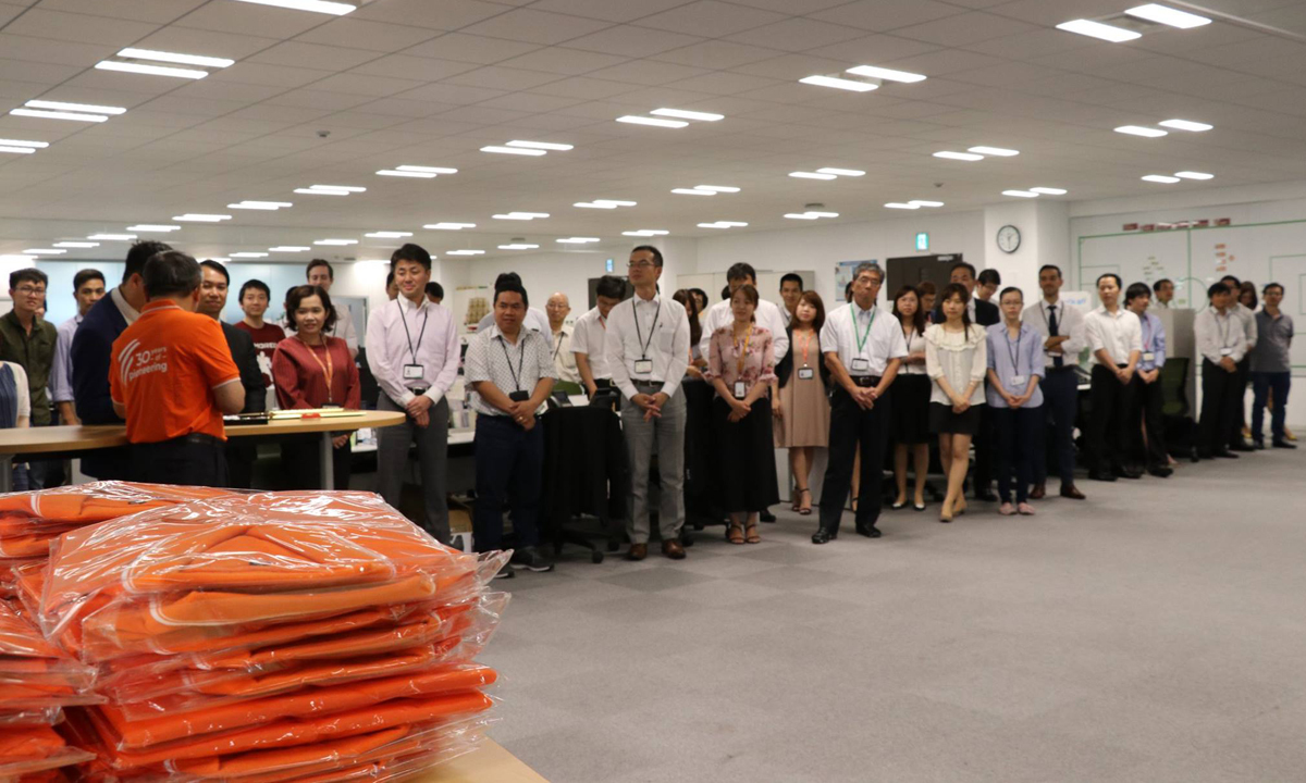 <p class="Normal"> Hôm nay (ngày 13/7), CEO FPT - anh Bùi Quang Ngọc đã trao tặng HC lao động hạng Nhất; áo và huy hiệu FPT cho CBNV FPT Japan đang làm việc tại Văn phòng Daimon, Tokyo, Nhật Bản.</p>