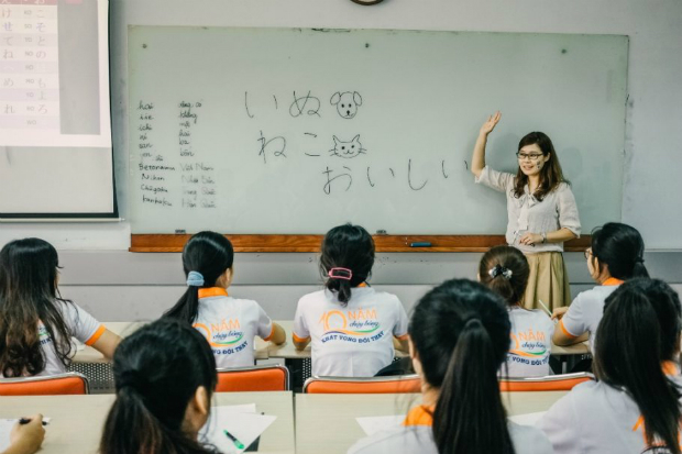 <p class="Normal" style="text-align:justify;"> Sau hơn một năm gắn bó, cô giáo Ikeda dần quen với cuộc sống tại Việt Nam nói chung và tại môi trường giáo dục FPT nói riêng. Cô tâm sự, cảm thấy ĐH FPT và môi trường dạy, học ở đây ''rất tuyệt vời''.</p>