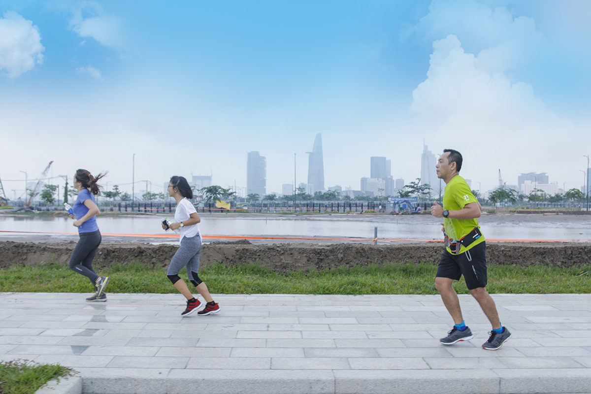 <p style="text-align:justify;"> Không chỉ có những biến chuyển tích cực về sức khỏe, thành viên CLB WolfRun đã tham gia các giải chạy chuyên và không chuyên như FPT Keep Running, HCMC Run, siêu Marathon quốc tế Dalat Ultra Trail để luôn luôn hướng đến những mục tiêu cao hơn. </p>
