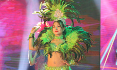 Vũ đoàn Dinamond trình diễn Carnaval tại ĐH FPT