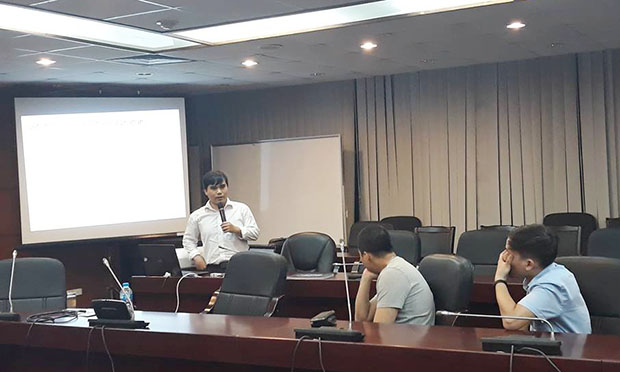 TS. Phan Duy Hùng, GĐ chương trình Đào tạo Thạc sĩ Kỹ thuật phần mềm (MSE) của ĐH FPT chia sẻ với các khách mời về nội dung của chương trình đào tạo MSE tại FSB.