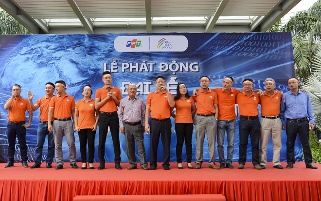 
	"Tôi chúc 30 năm FPT là một năm đầy năng lượng, một năm bản lề để khẳng định vị thế công nghệ, chuyển đổi số ở Việt Nam và thế giới”, anh Bình.