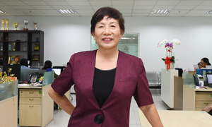 Chị Trương Thanh Thanh phá kỷ lục 'Đồng phục FPT được sử dụng dài nhất'