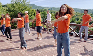 Người FPT Japan ngẫu hứng với điệu nhảy 'FPT Tiên phong'