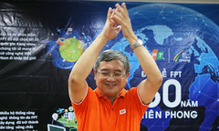 TGĐ FPT rạng rỡ khi trao huy hiệu FPT tại Hà Nội