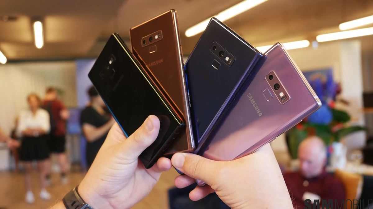 <p class="Normal" style="text-align:justify;"> Samsung là một trong những OEM cung cấp nhiều màu sắc tốt đẹp cho các điện thoại của họ bán ra trên thị trường và Galaxy Note 9 cũng không phải ngoại lệ. Tại Hoa Kỳ, người mua sẽ có thể chọn màu Ocean Blue và Lavender Purple. Ở các nơi khác trên thế giới, Samsung phát hành Midnight Black và Metallic Copper.</p>