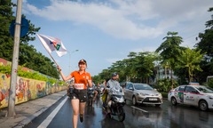 Người đẹp nhà 'Cáo' rạng rỡ khi chạy xuyên Việt