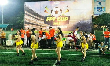 Cầu thủ FPT phấn khích trước điệu nhảy sexy của đội Cheer girls