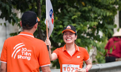 'Nàng thơ xứ Huế' tỏa sáng trên đường chạy xuyên Việt