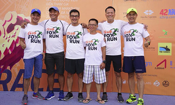 7 người nhà ‘Cáo’ chạy 42 km marathon quốc tế: ‘Đi bộ cũng phải về đích’