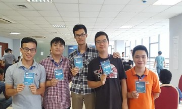 Sinh viên ĐH FPT Vô địch Hackathon Việt Nam 2018 nhờ mượn đồ Ban tổ chức