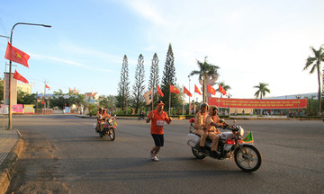 Chặng 28 ‘Hành trình kết nối’: bộ ba miền Tây chung sức đưa cờ FPT về Trà Vinh