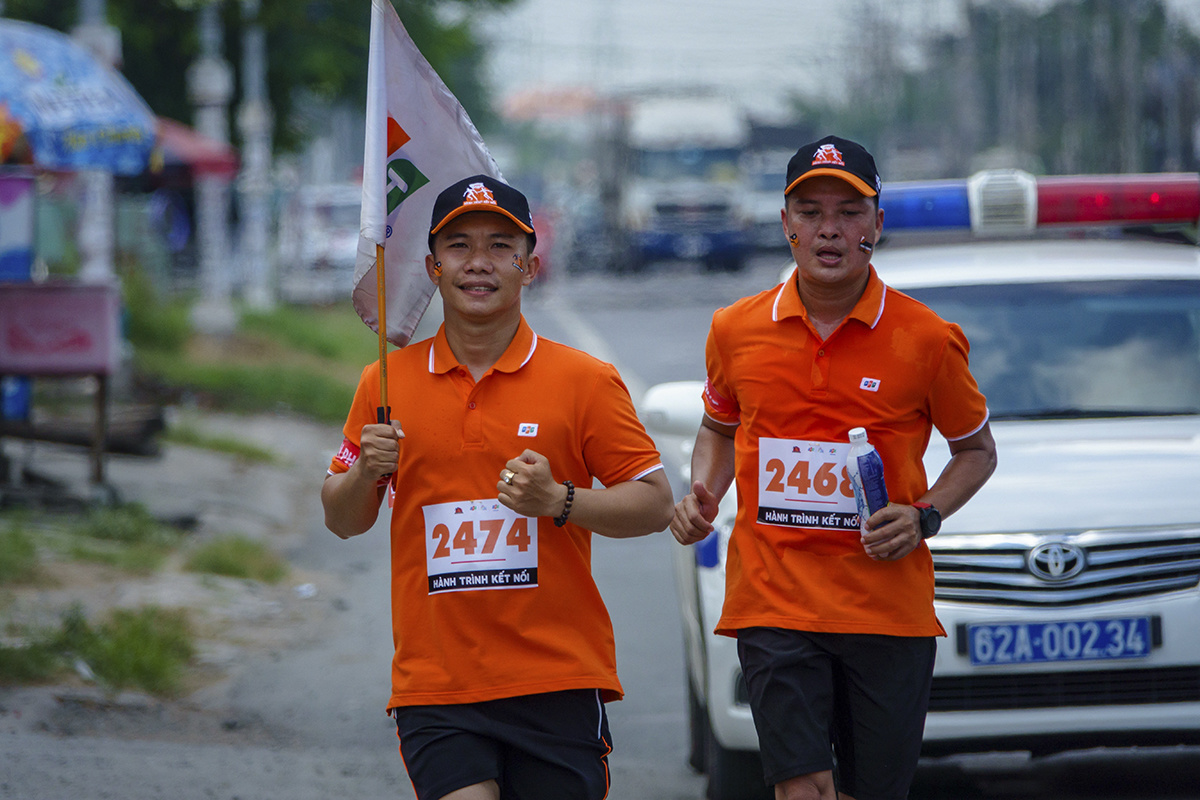 <p class="Normal" style="text-align:justify;"> Trước đó không lâu, anh Nguyễn Anh Huy là 1 trong 7 vận động viên nhà 'Cáo' chinh phục thành công cự ly 42km của Marathon quốc tế Đà Nẵng vào ngày 12/8. </p>