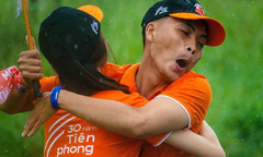 Có 1.999 cái ôm tại 'Hành trình kết nối'