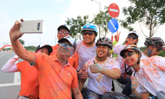 Người FPT HCM đắm chìm trong biển sắc màu mừng sinh nhật 30 năm