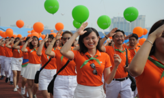 Nhà F ngập tràn sắc cam kỷ niệm 30 năm tại sân vận động Mỹ Đình