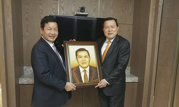 Chủ tịch FPT trao đổi về chuyển đổi số với tập đoàn hàng đầu Hàn Quốc