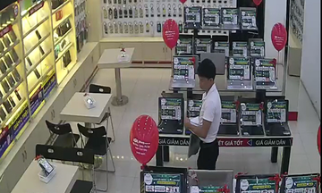 Thanh niên lái ô tô vào FPT Shop trộm laptop giấu trong quần