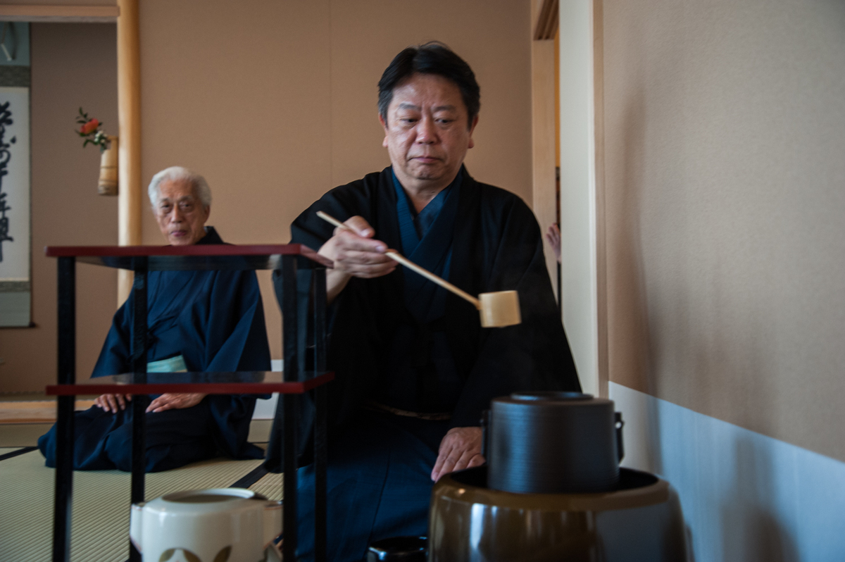 <p> Trà thất sẽ là nơi sinh hoạt định kỳ của các thành viên Câu lạc bộ Urasenke Tankokai Hà Nội kết nối và huấn luyện những người yêu thích hiểu về các giá trị của văn hóa truyền thống Nhật Bản từ các nghệ nhân truyền bá trà đạo. </p>