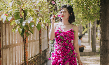 Người đẹp Viễn thông dịu dàng trong tà váy làm từ hoa giấy