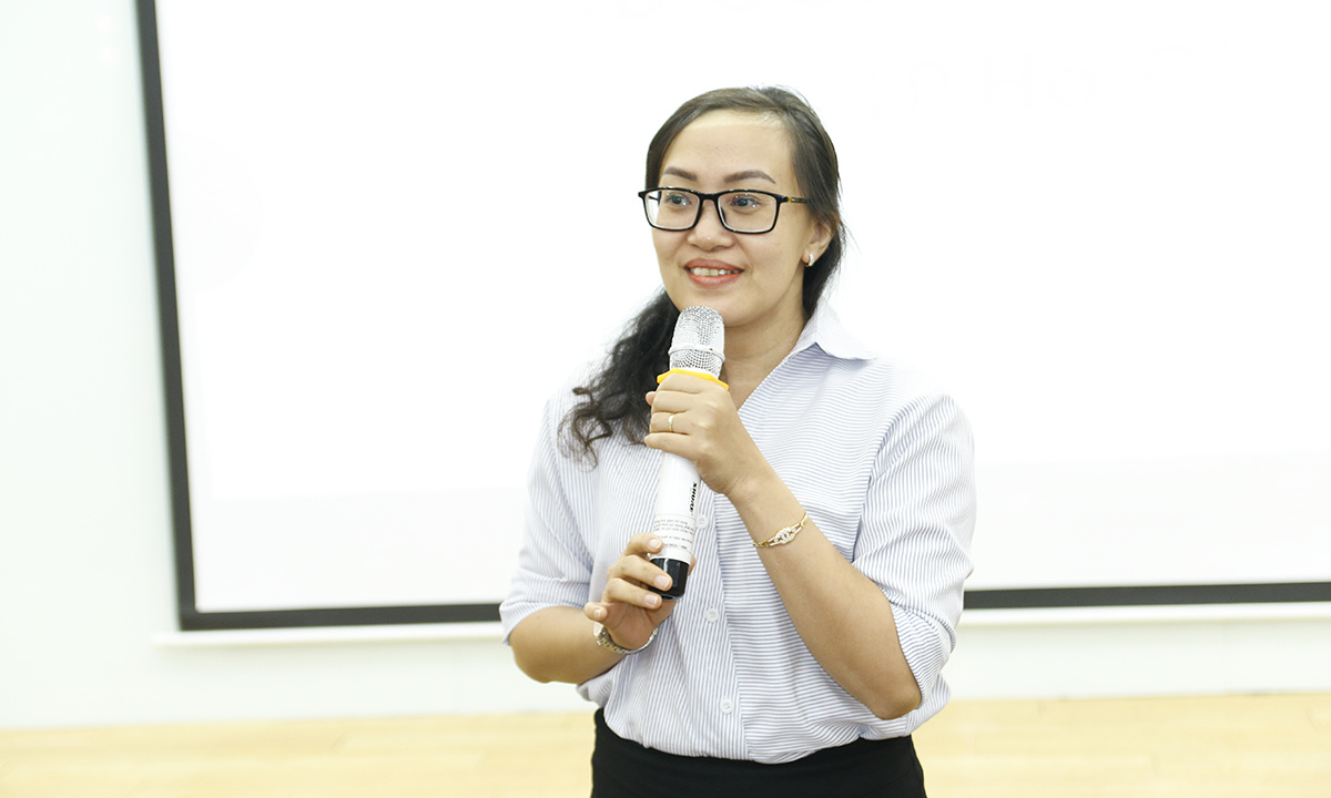 <p style="text-align:justify;"> Cô Phan Thanh Phạm Thị Bích Lê - Trưởng phòng tuyển sinh và truyền thông CĐ Công nghệ thông tin, gửi lời cảm ơn đến FPT Telecom và bày tỏ mong muốn về những buổi giao lưu tương tự trong tương lai.</p>