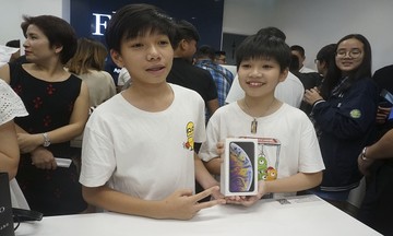 Tiết lộ gây sốc của khách hàng 14 tuổi mua iPhone XS Max