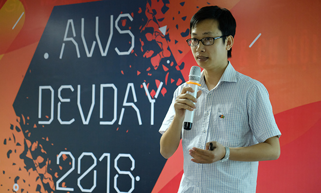 <p> Anh Nguyễn Đăng Quang, đại diện đến từ FPT Software, đã chia sẻ về một bài toán kỹ thuật liên quan đến AWS mà FPT đang triển khai gần đây.</p>