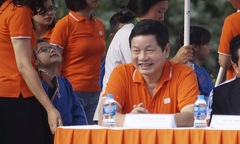 Chủ tịch Trương Gia Bình cười 'tít mắt' cùng lớp măng non nhà F