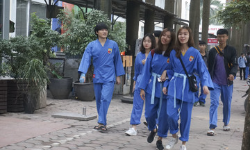 Gần 500 môn sinh háo hức tiến về võ đường Vovinam Hòa Lạc