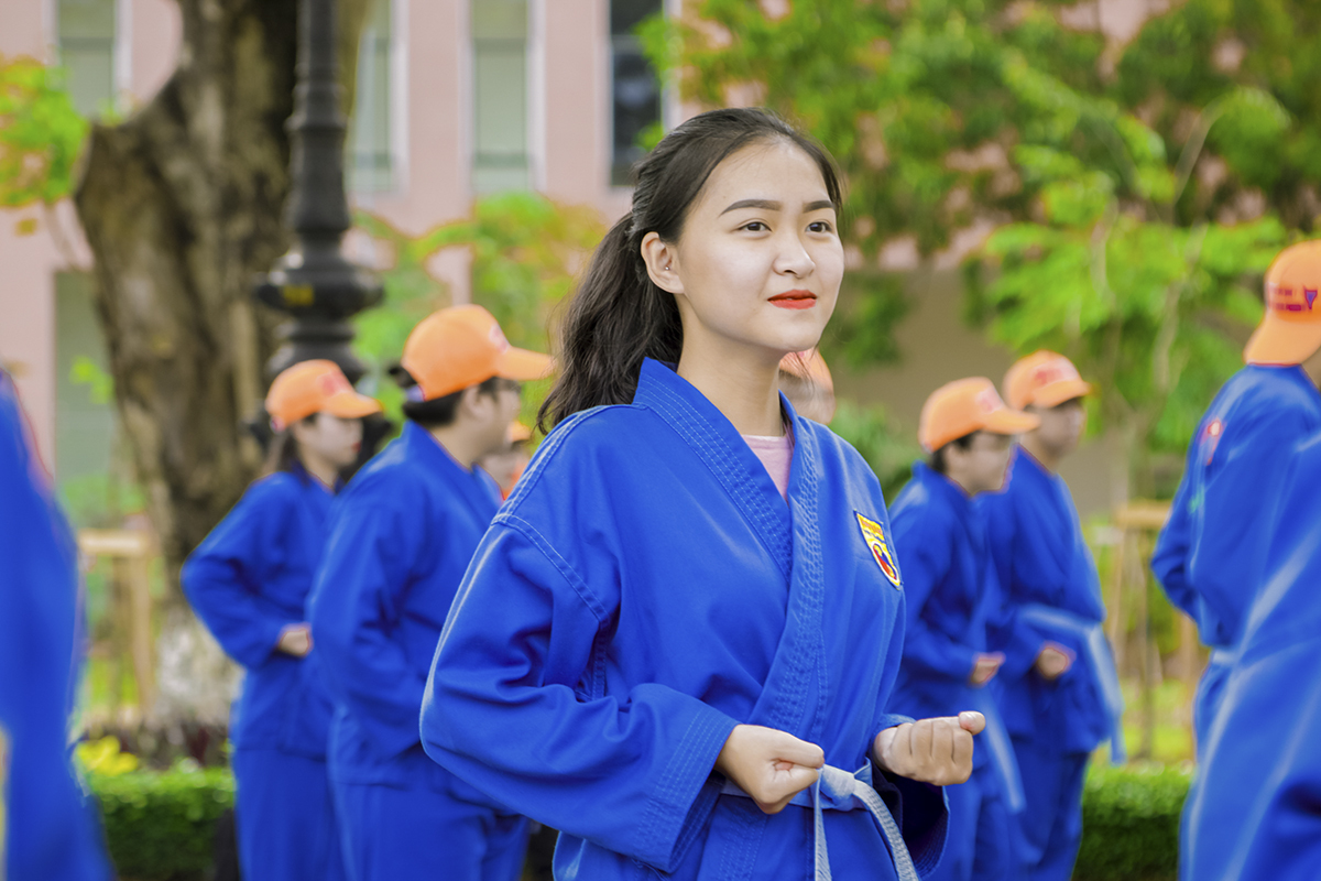 <p style="text-align:justify;"> Các nữ sinh tham gia trình diễn đến từ các đơn vị: ĐH FPT, Cao đẳng FPT Polytechnic và ĐH Greenwich (Việt Nam).</p>