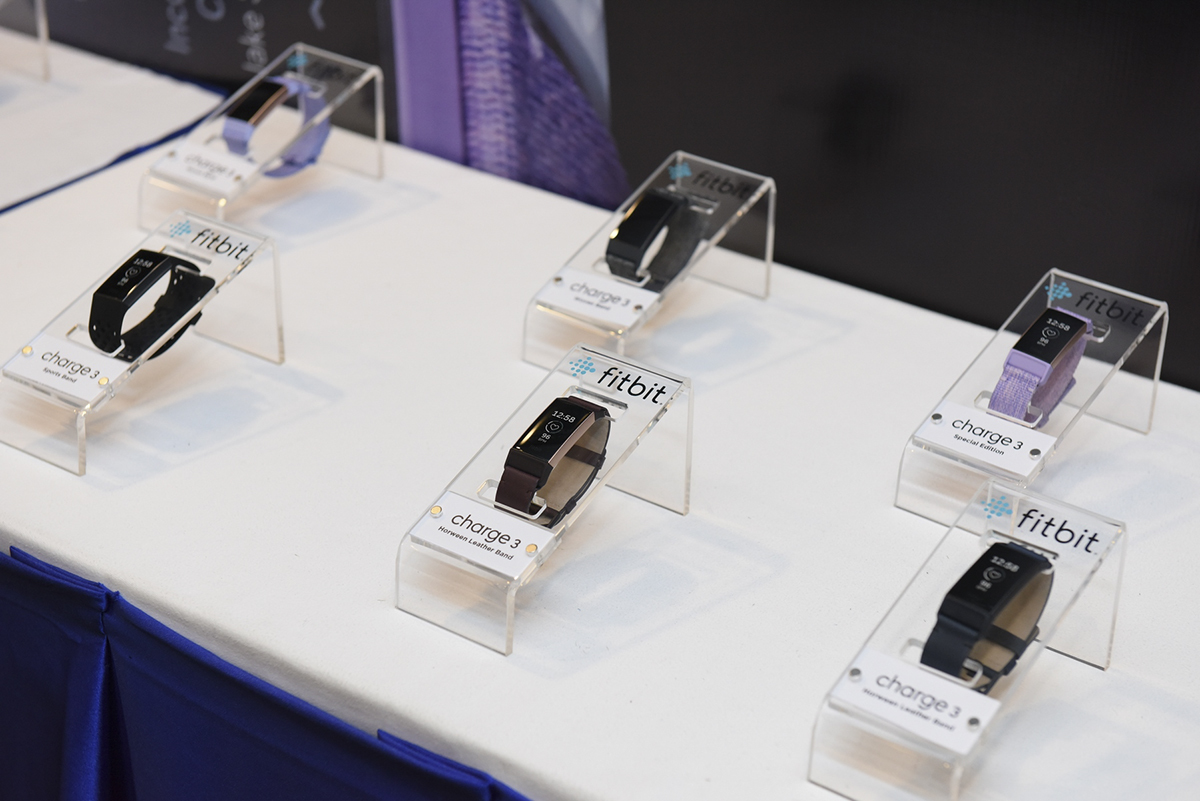 <p style="text-align:justify;"> <span style="color:rgb(0,0,0);">Fitbit Charge 3 được khẳng định có thể cho thời gian dùng pin đạt mức 7 ngày. Mẫu vòng đeo tay thông minh này còn được Fitbit trang bị nhiều tính năng thông minh tối ưu cho nhu cầu chăm sóc sức khỏe cũng như tập luyện thể thao từ dòng sản phẩm smartwatch của hãng.</span></p>