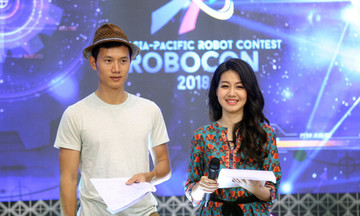 MC Hồng Nhung dẫn chương trình Ngày Phụ huynh 2018