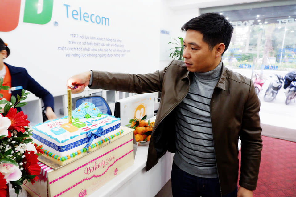<p style="text-align:justify;"> Anh Dương Quang Nam, Giám đốc chi nhánh FPT Telecom Quảng Ninh, cho biết, so với năm trước, số khách hàng dùng Internet của FPT Telecom Quảng Ninh tăng 116%, số thuê bao Truyền hình tăng trưởng 148%. Theo đó, công nghệ, nội dung dịch vụ hấp dẫn, sức trẻ và thái độ phục vụ khách hàng là thế mạnh của chi nhánh so với đội thủ. </p>
