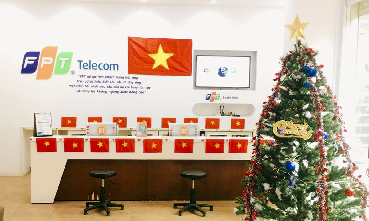 <p style="text-align:justify;"> Ở phía Bắc, trong không khí Giáng sinh sắp đến gần, quầy giao dịch FPT Telecom Bắc Ninh lại thêm sắc đỏ để góp thêm "lửa" cho Viễn thông FPT toàn quốc. </p>
